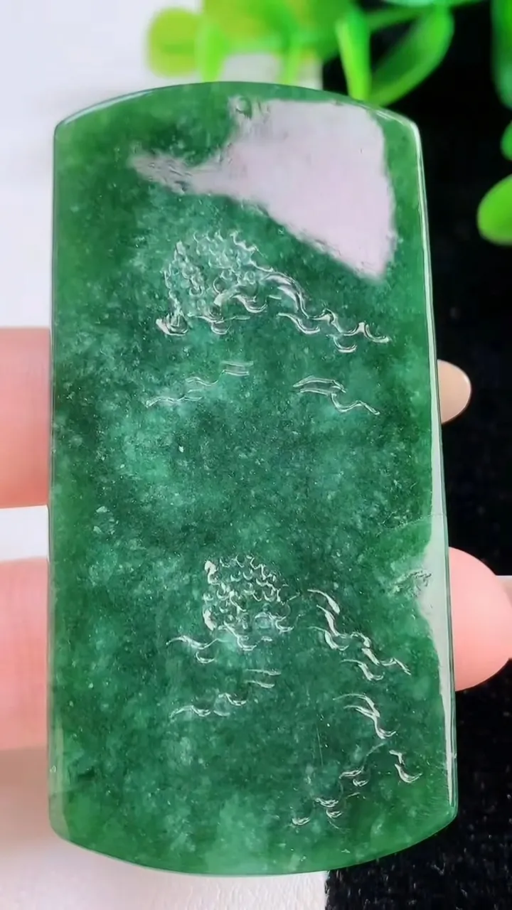 天然A货翡翠山水牌吊坠，尺寸65.6-33-6.3，重量:33.98g
11月19日