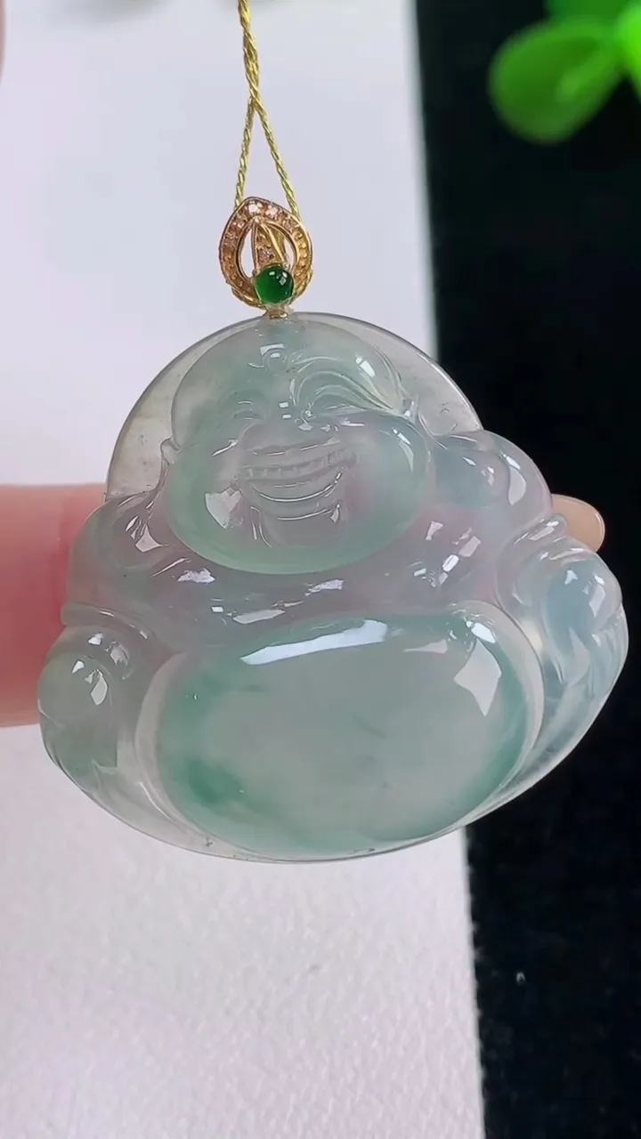 天然A货翡翠种飘花佛公吊坠，尺寸29.2-31.3-5.6，重量:8.23g
11月19日