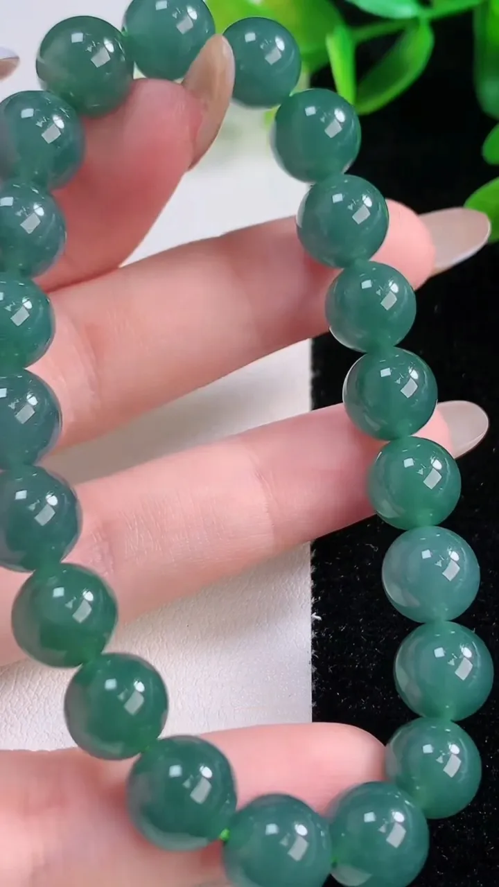 天然A货翡翠圆珠手串，尺寸9.8-21颗，重量:33.40g11月19日
工厂直销收藏佳品,种好水足