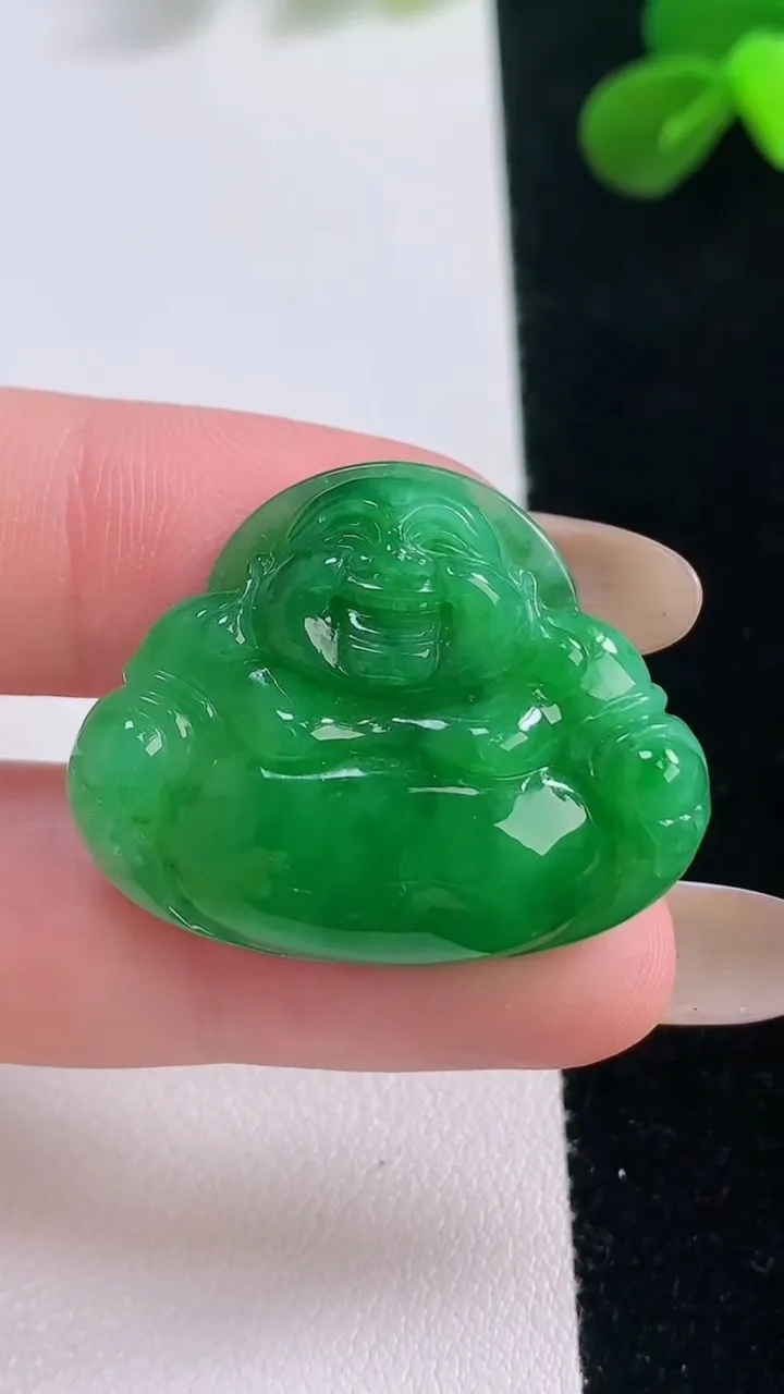天然A货翡翠佛公吊坠，尺寸24.4-31.3-6.2，重量:7.53g
11月19日
