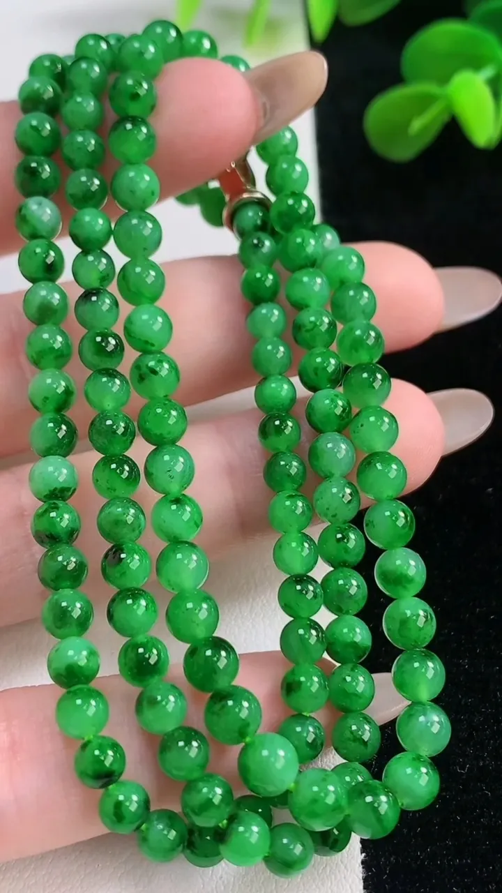 天然A货翡翠圆珠项链，尺寸4.1-118颗，重量:23.18g11月19日
工厂直销收藏佳品,种好水足，色泽均匀，有种有色，上手高大气！