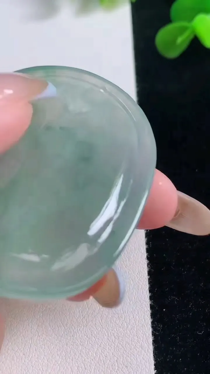 天然A货翡翠冰种飘花悟道吊坠，尺寸54-41.7-5.2，重量:24.30g
11月19日