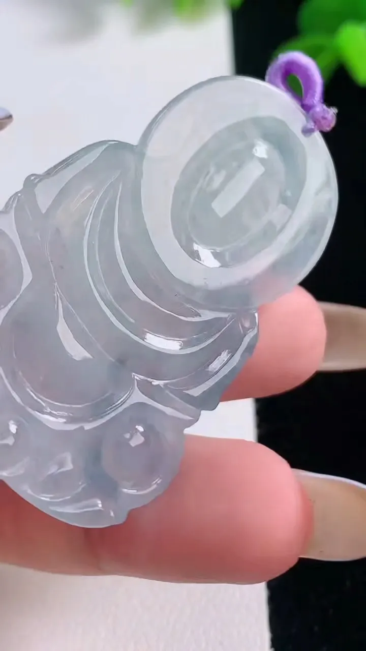 天然A货翡翠冰种紫罗兰观音菩萨吊坠，尺寸49-33-4.3，重量:11.83g
11月19日