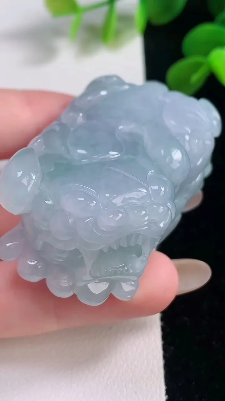 天然A货翡翠紫罗兰貔貅小摆件，尺寸54-32.5-21.5，重量:93.53g
11月19日