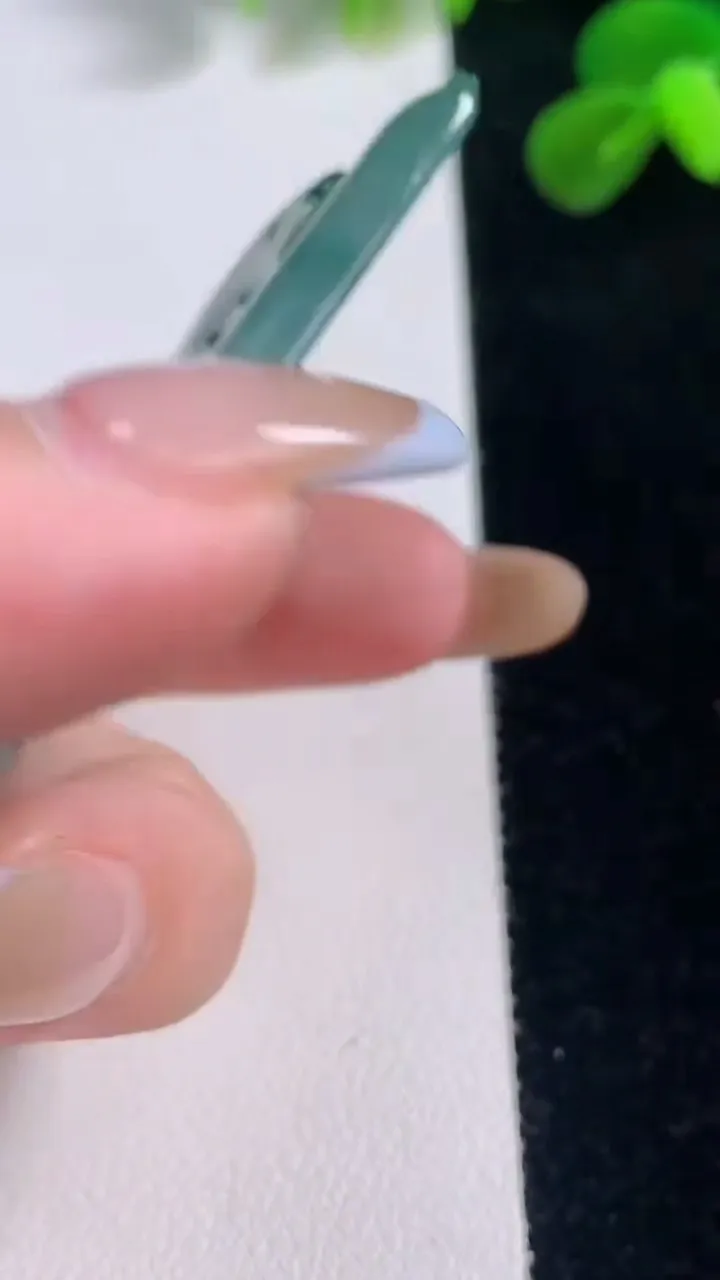 天然A货翡翠山水牌吊坠，尺寸68.7-36.8-5.7，重量:32.80g
11月19日