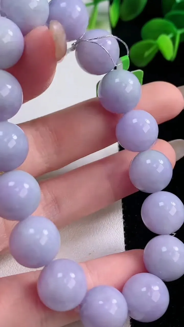 天然A货翡翠紫罗兰圆珠手串，尺寸12.2-16颗，重量:50.47g11月19日
工厂直销收藏佳品,