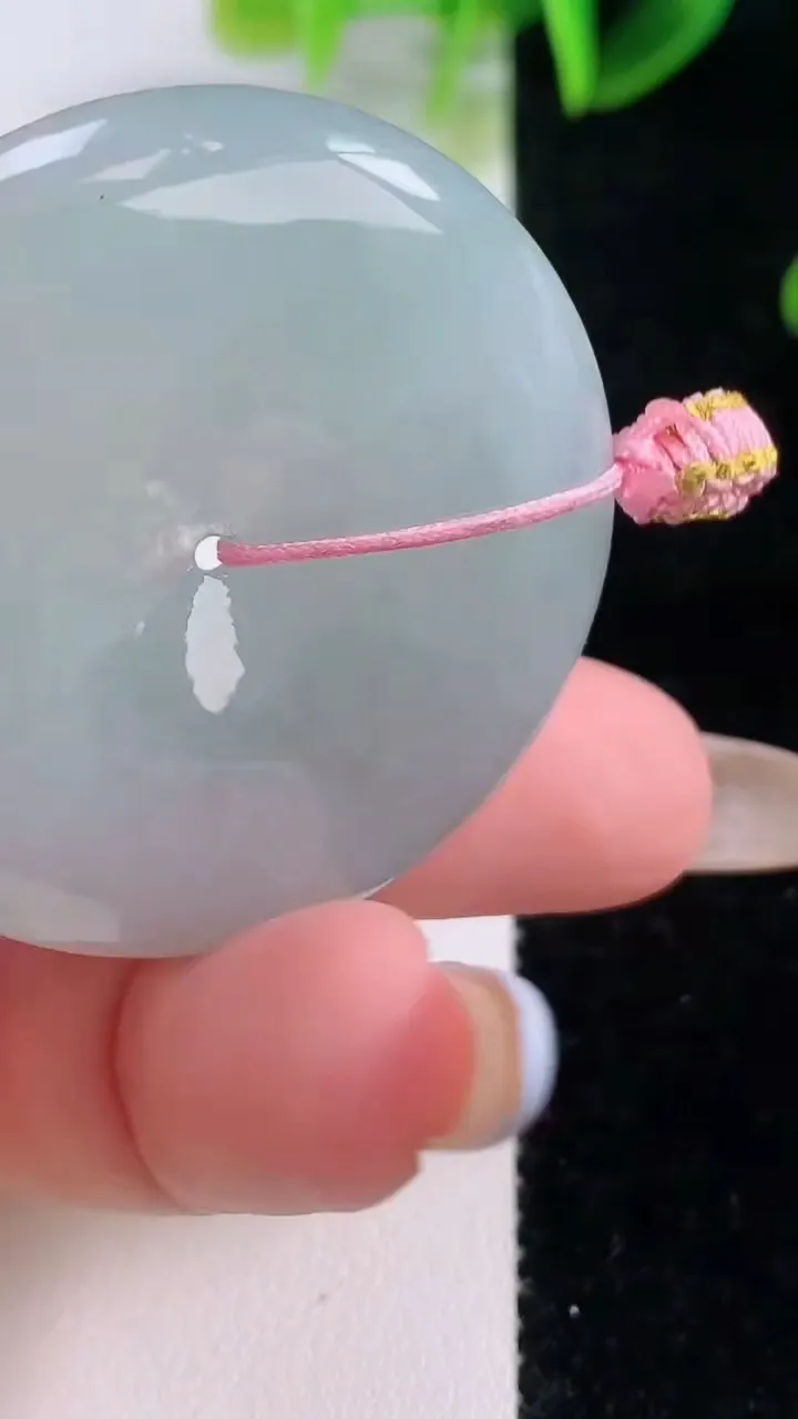 天然A货翡翠平安扣吊坠，尺寸40-7，重量:24.43g
11月19日