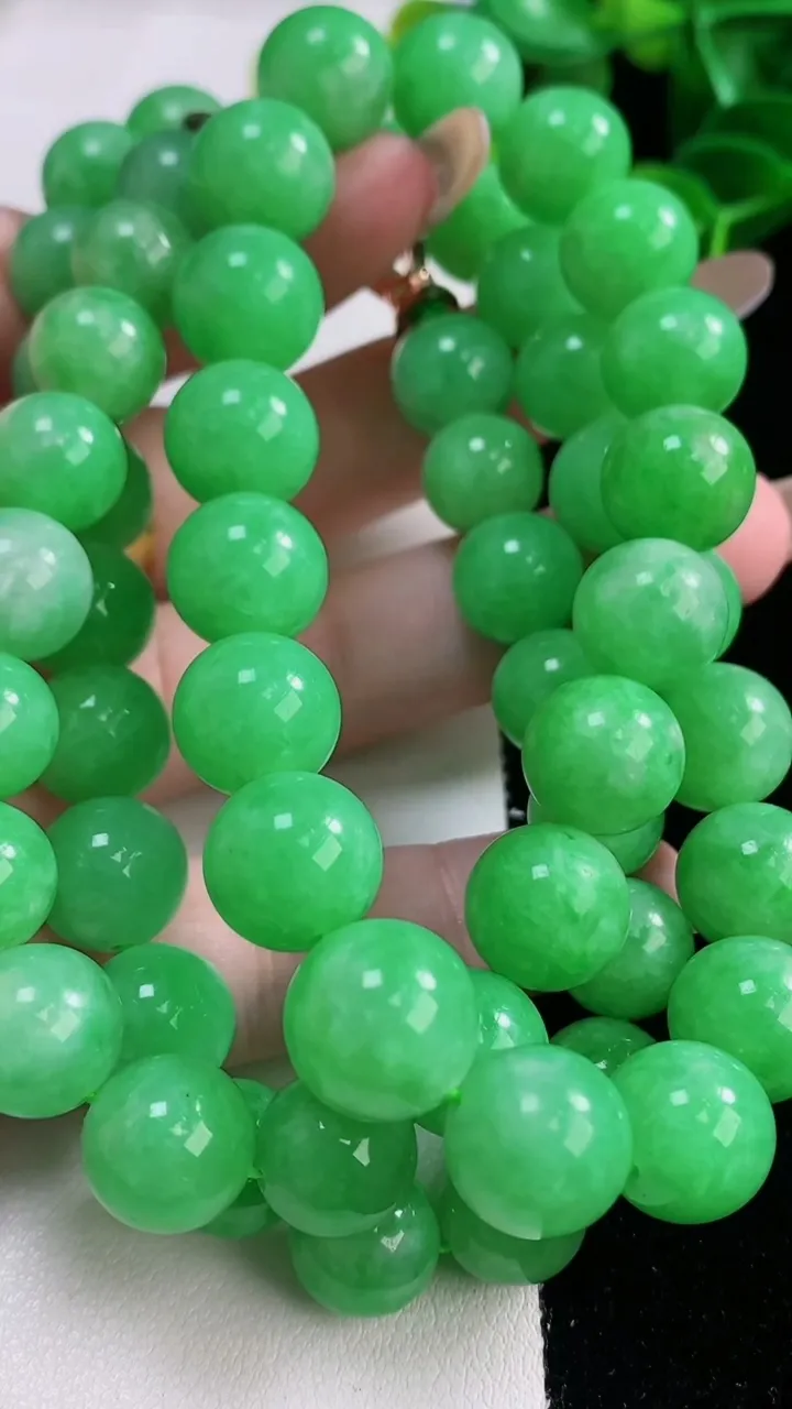 天然A货翡翠圆珠项链，尺寸11-58颗，重量:145.49g11月19日
工厂直销收藏佳品,种好水足，色泽均匀，有种有色，上手高大气！