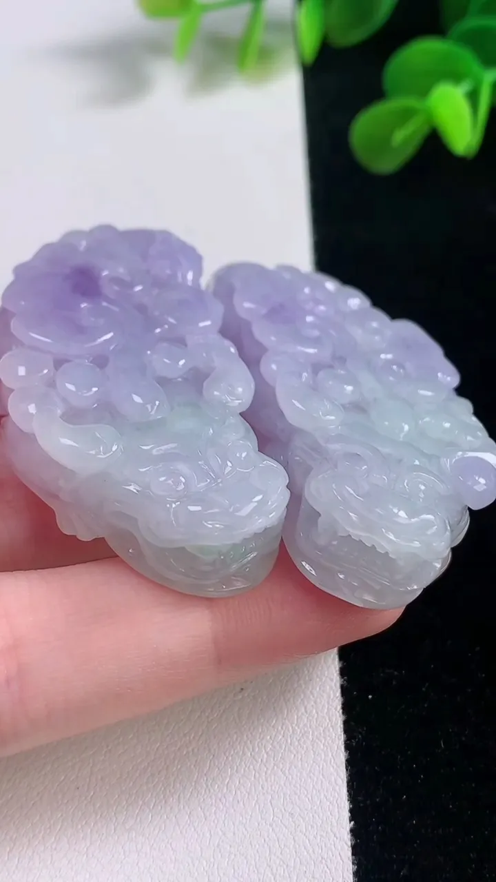 天然A货翡翠紫罗兰貔貅吊坠一对，尺寸49.4-25.3-10.5，重量:59.62g
11月19日