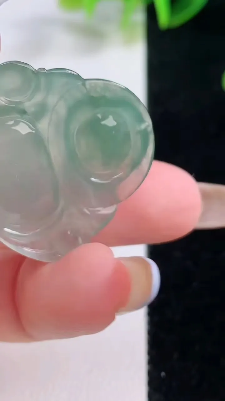 天然A货翡翠佛公吊坠，尺寸27.8-31.3-5.8，重量:7.30g
11月19日