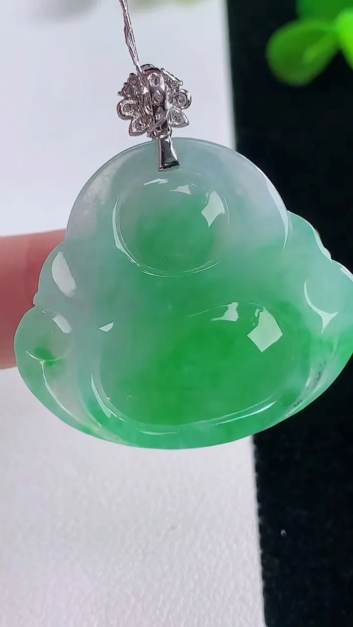 天然A货翡翠佛公吊坠，尺寸29.2-33-5.9，重量:8.80g
11月19日