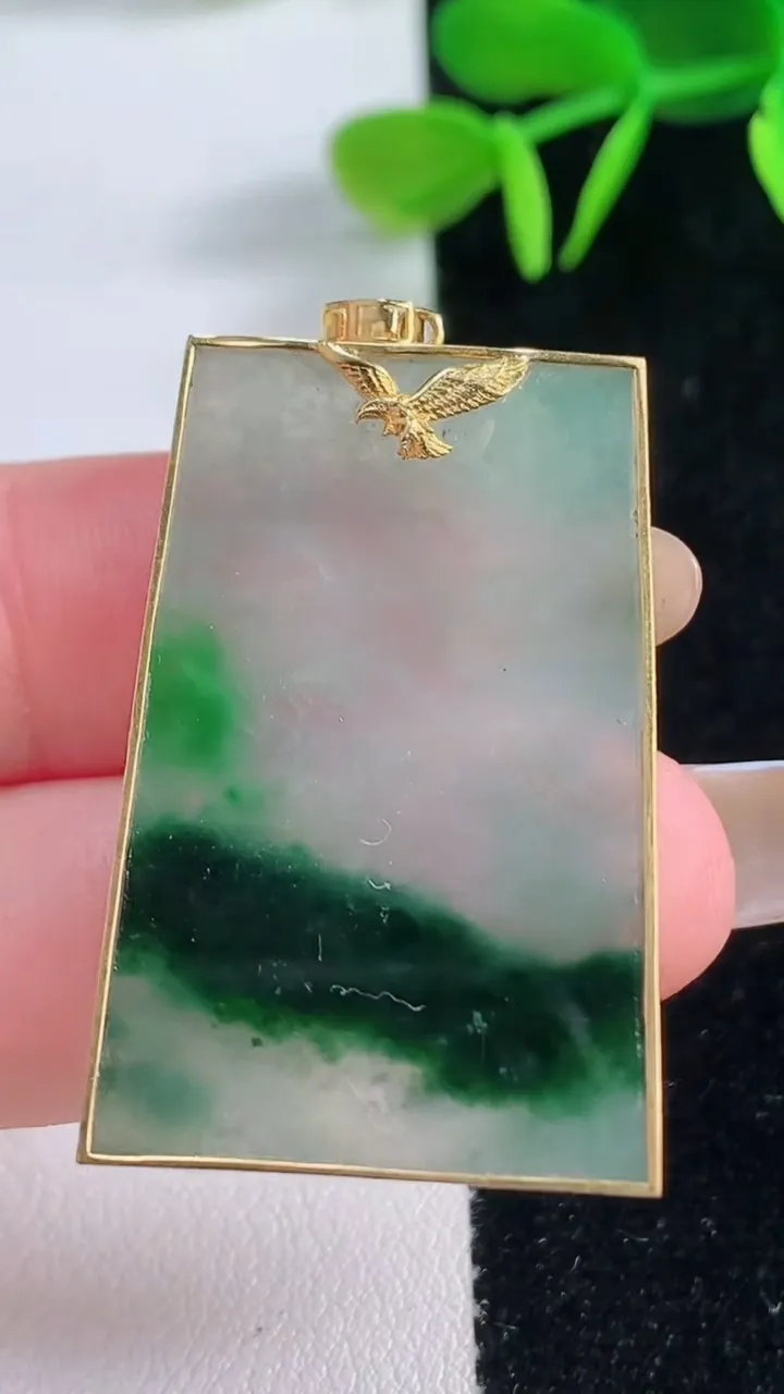 天然A货翡翠无事牌吊坠，尺寸36.2-24.2-2.6，重:7.68g
11月19日