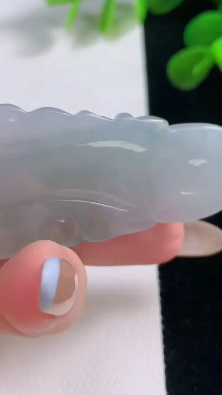 天然A货翡翠观音菩萨吊坠，尺寸57.3-26-5.6，重量:15.41g
11月19日