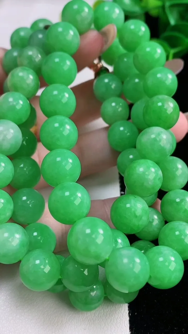 天然A货翡翠圆珠项链，尺寸11-58颗，重量:145.49g11月19日
工厂直销收藏佳品,种好水足