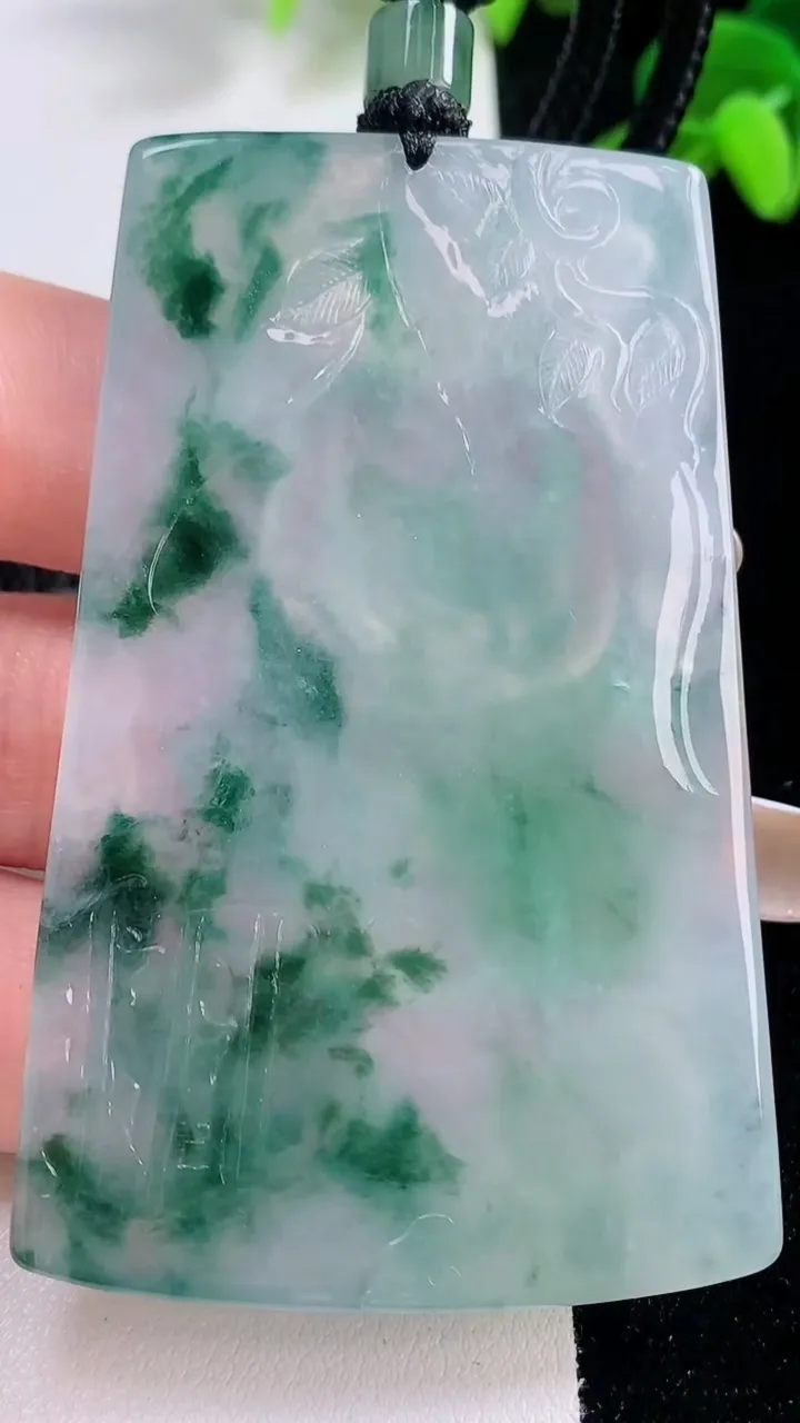 天然A货翡翠冰种飘花大日如来吊坠，尺寸66.3-42.8-5，重量:41.39g
11月19日