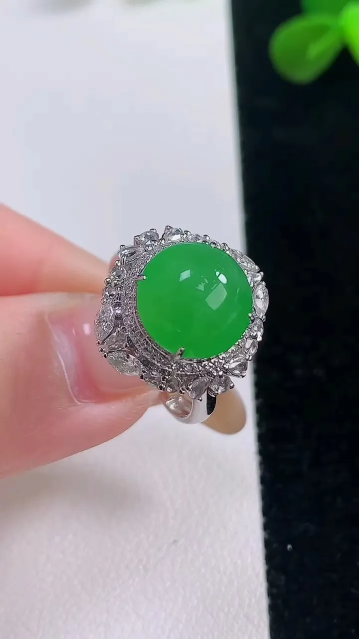 天然A货翡翠蛋面戒指，尺寸18-10.3-10.7，重量:4.45g2025年11月19日
工厂直销