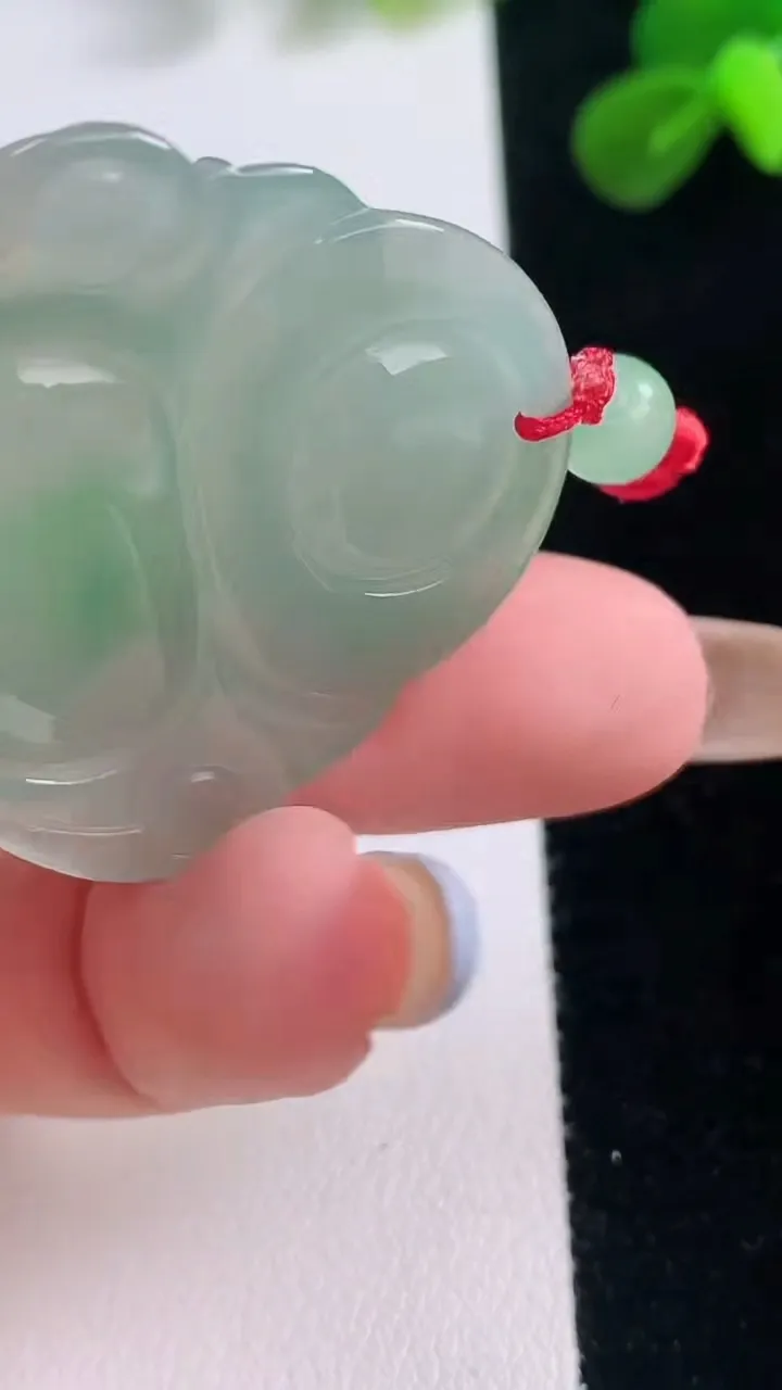 天然A货翡翠佛公吊坠，尺寸34.5-37-5.7，重量:12.36g
11月19日