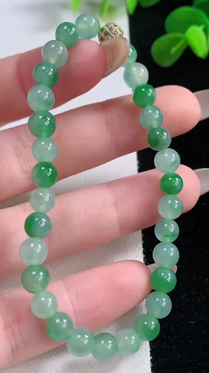 天然A货翡翠圆珠手串，尺寸6-30颗，重量:11.34g11月19日
工厂直销收藏佳品,种好水足，色泽均匀，有种有色，上手高大气！