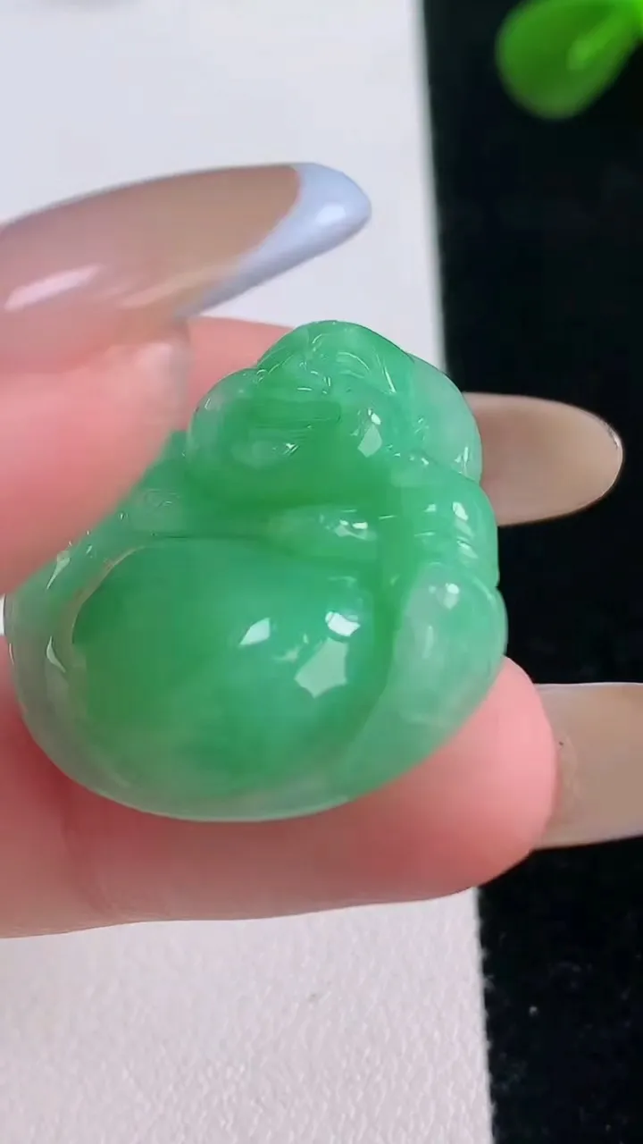 天然A货翡翠佛公吊坠，尺寸27.3-27.5-7.2，重量:8.03g
11月19日