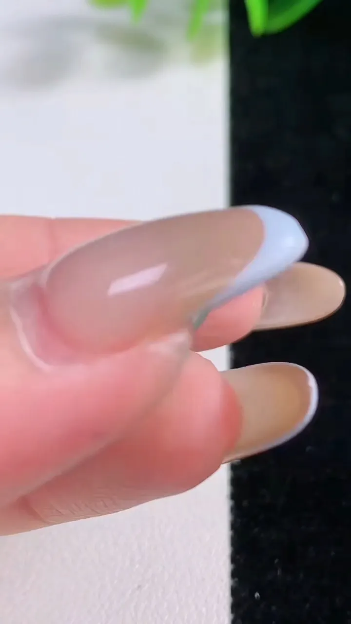 天然A货翡翠金枝玉叶 叶子吊坠，尺寸26.3-17-4.4，重量:3.86g
11月19日