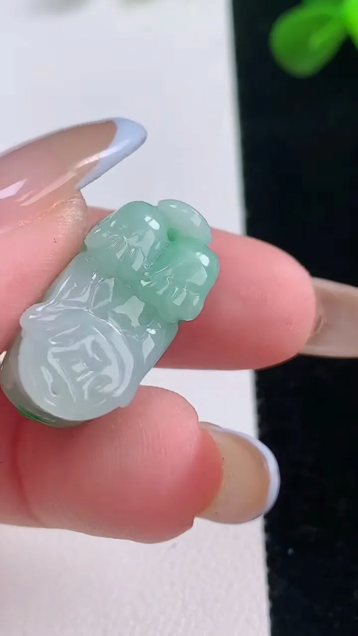 天然A货翡翠貔貅吊坠，尺寸21.2-11.5-12.7，重量:7.90g
11月19日