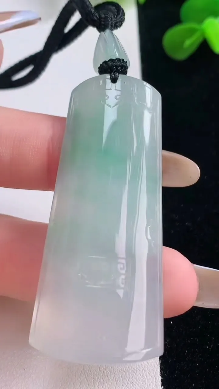 天然A货翡翠仿古无事牌吊坠，尺寸54.7-23-6，重量:21.34g
11月19日