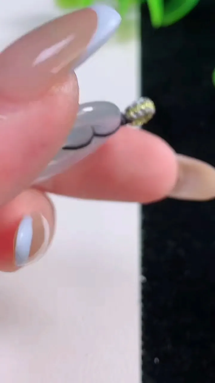 天然A货翡翠母子平安扣吊坠，尺寸24.2-3，重量:4.10g
11月19日