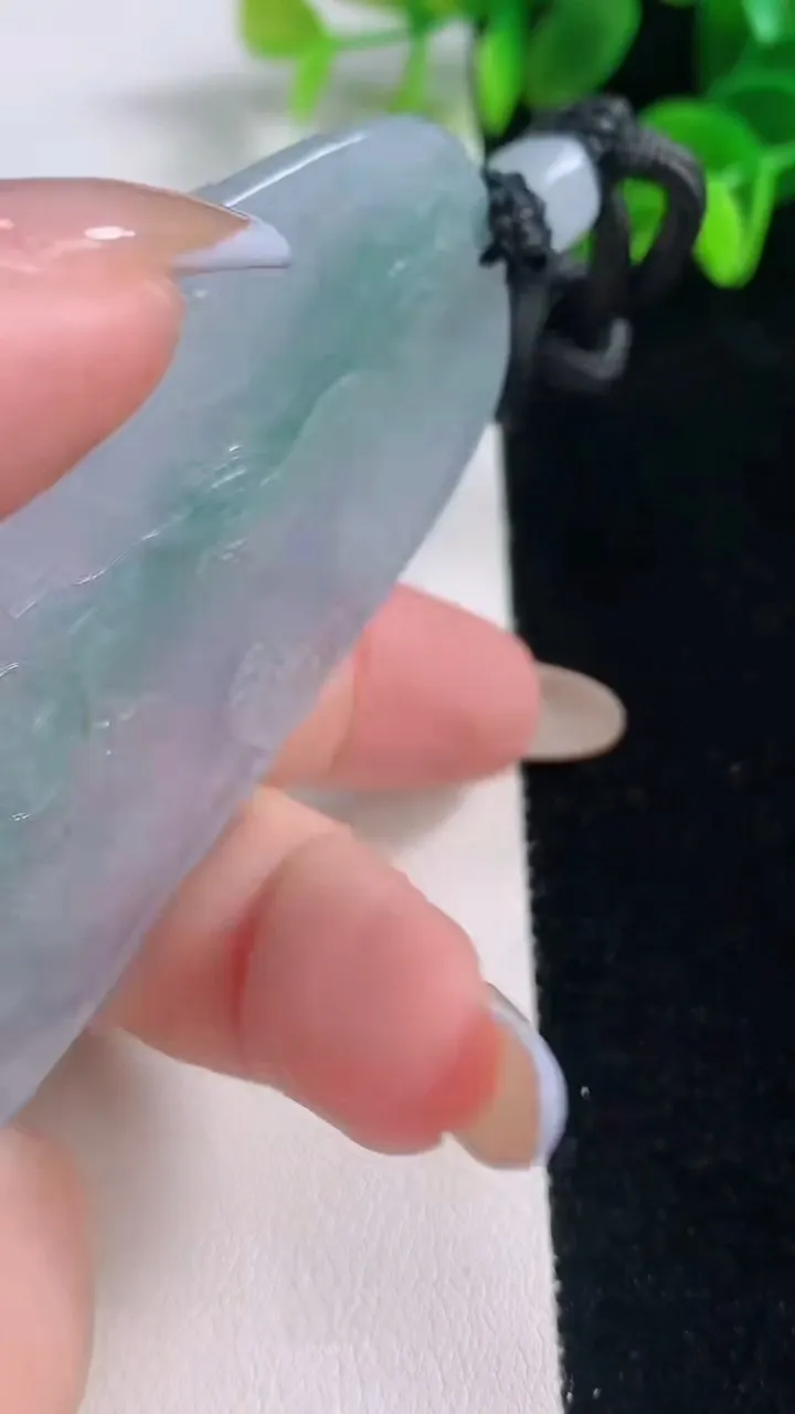 天然A货翡翠种飘花祥龙大势至菩萨吊坠，尺寸73.7-43.7-5.6，重量:45.97g
11月19日