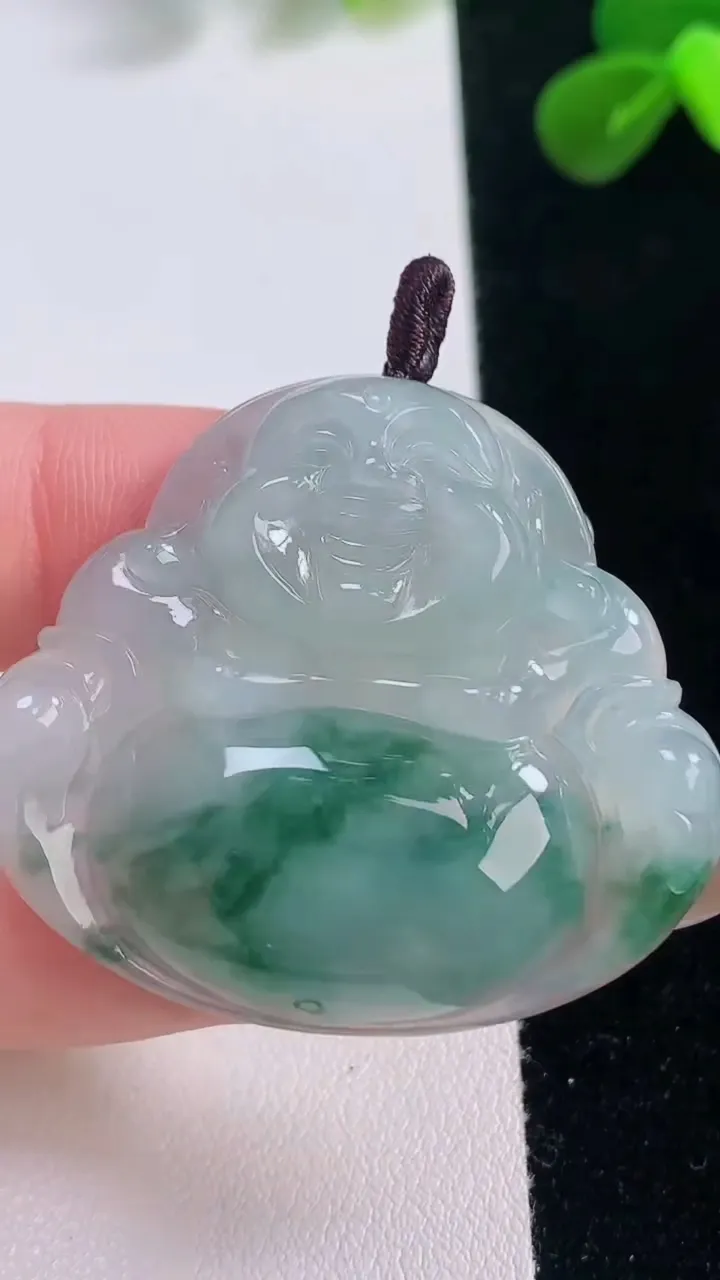 天然A货翡翠冰种飘花佛公吊坠，尺寸30.3-40.8-7，重量:15.49g
11月19日