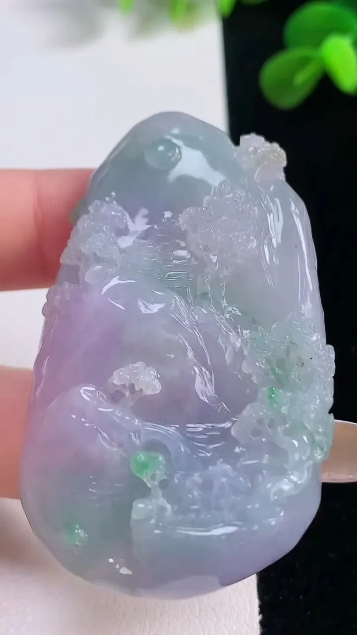 天然A货翡翠春带彩紫罗兰山水牌吊坠，尺寸57.4-34-12，重量:48.62g
11月19日