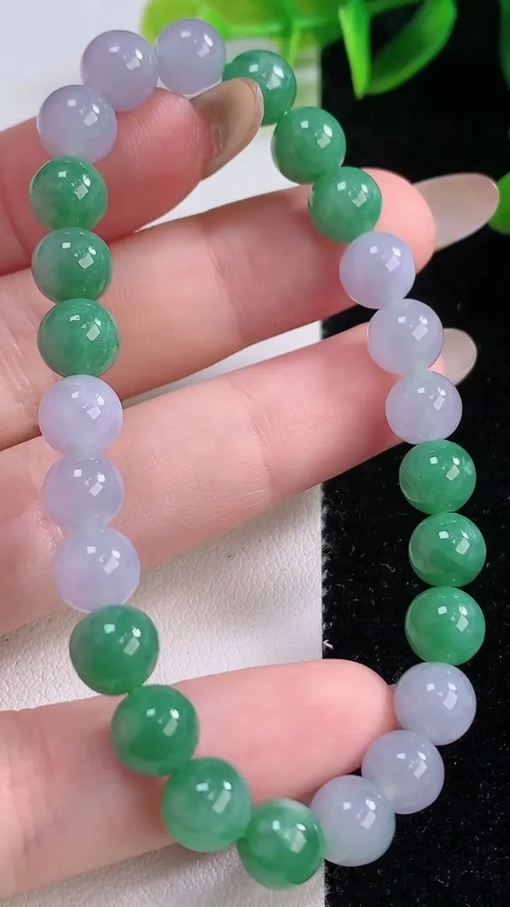 天然A货翡翠圆珠手串，尺寸7.5-25颗，重量:17.93g11月19日
工厂直销收藏佳品,种好水足，色泽均匀，有种有色，上手高大气！
