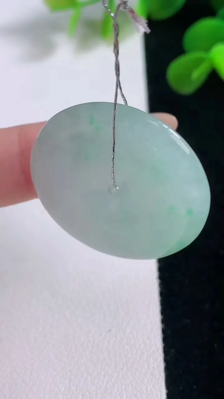 天然A货翡翠平安扣吊坠，尺寸30-4.3，重量:9.30g
11月19日