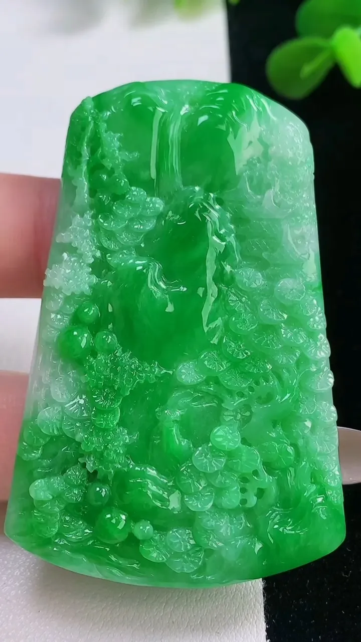 天然A货翡翠山水牌吊坠，尺寸61.5-39.3-5.3，重量:28.24g
11月19日