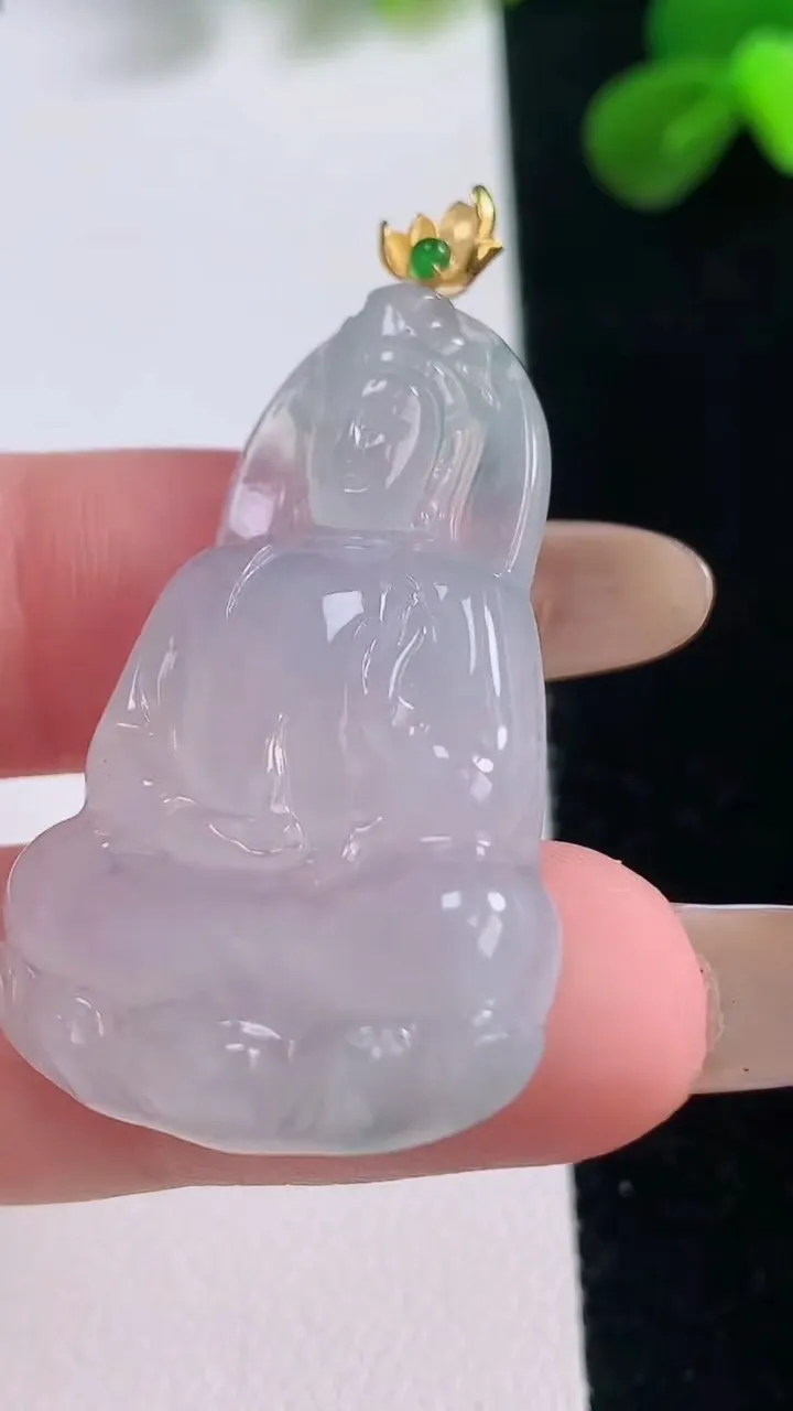 天然A货翡翠种飘花观音菩萨吊坠，尺寸38-24.2-5.3，重量:8.82g
11月19日