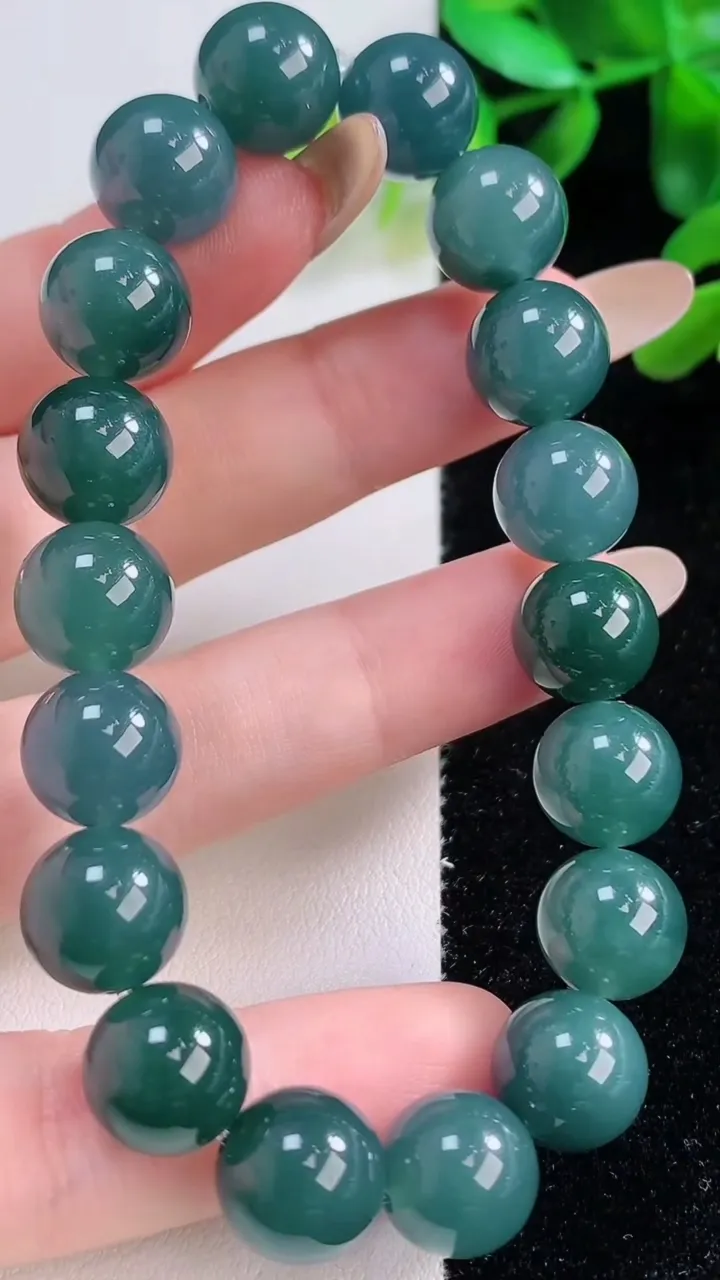 天然A货翡翠圆珠手串，尺寸11-18颗，重量:42.52g11月19日
工厂直销收藏佳品,种好水足，色泽均匀，有种有色，上手高大气！