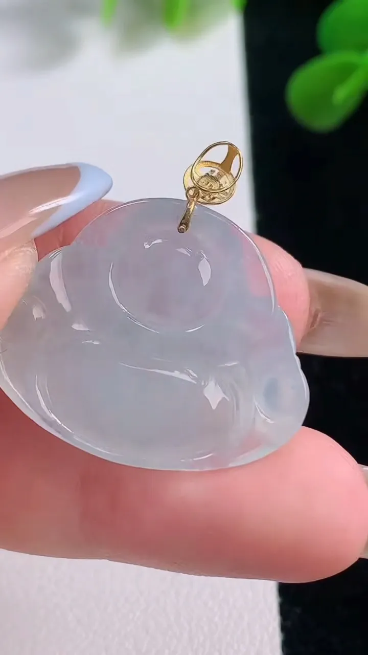 天然A货翡翠种白冰佛公吊坠，尺寸23.2-28-5，重量:5.09g
11月19日