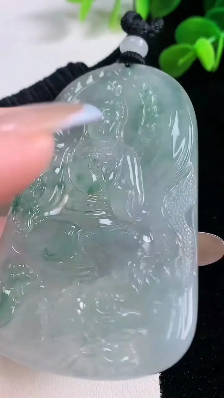 天然A货翡翠种飘花御龙大势至菩萨吊坠，尺寸71.5-44.8-5.7，重量:43.98g
11月19日