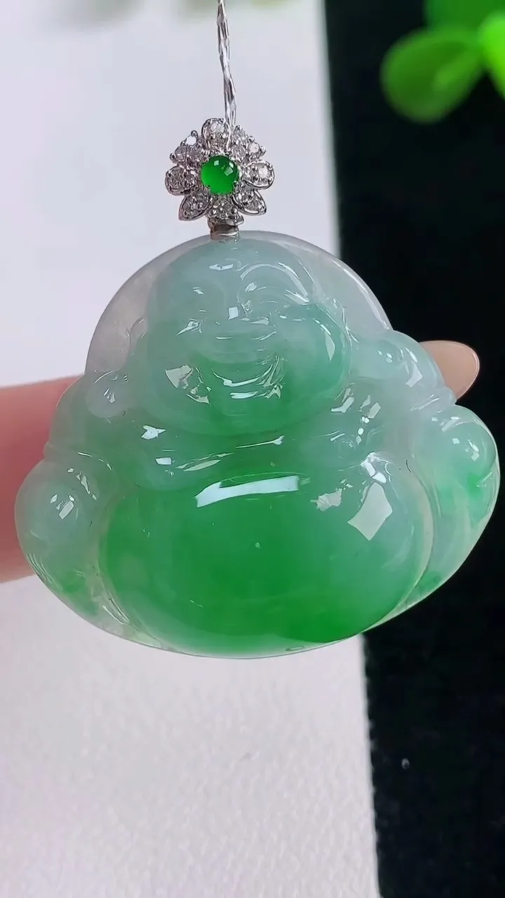 天然A货翡翠佛公吊坠，尺寸29.2-33-5.9，重量:8.80g
11月19日