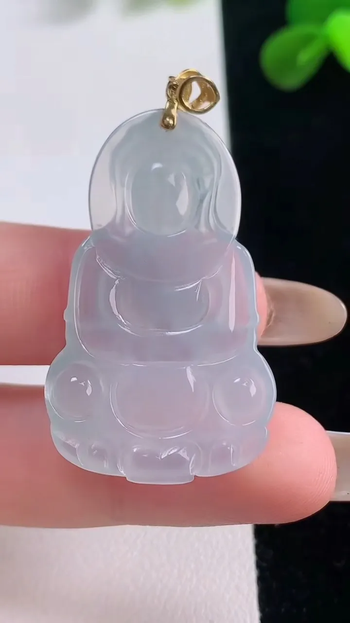 天然A货翡翠种白冰观音菩萨吊坠，尺寸39-23.3-3.7，重量:5.80g
11月19日
