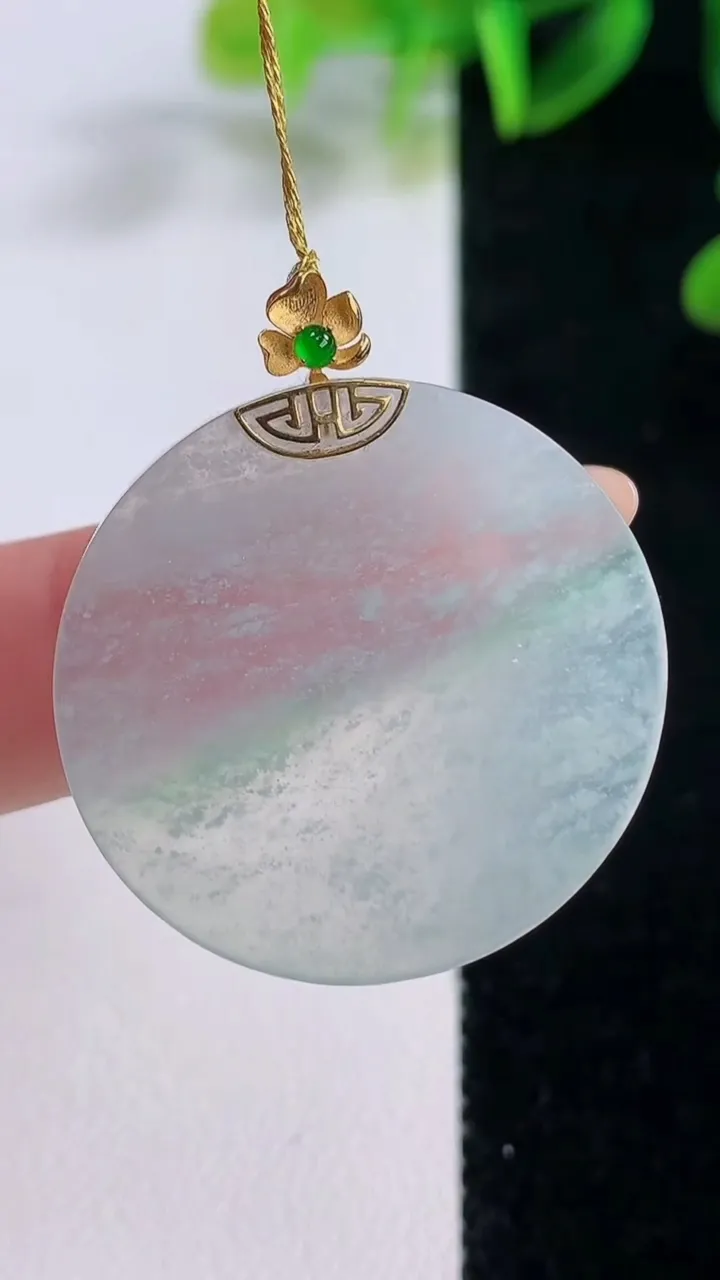 天然A货翡翠无事牌吊坠，尺寸29.8-2，重量:5.48g
11月19日