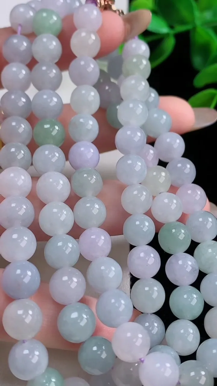 天然A货翡翠双彩圆珠项链，尺寸8-86颗，重量:82.93g
11月19日