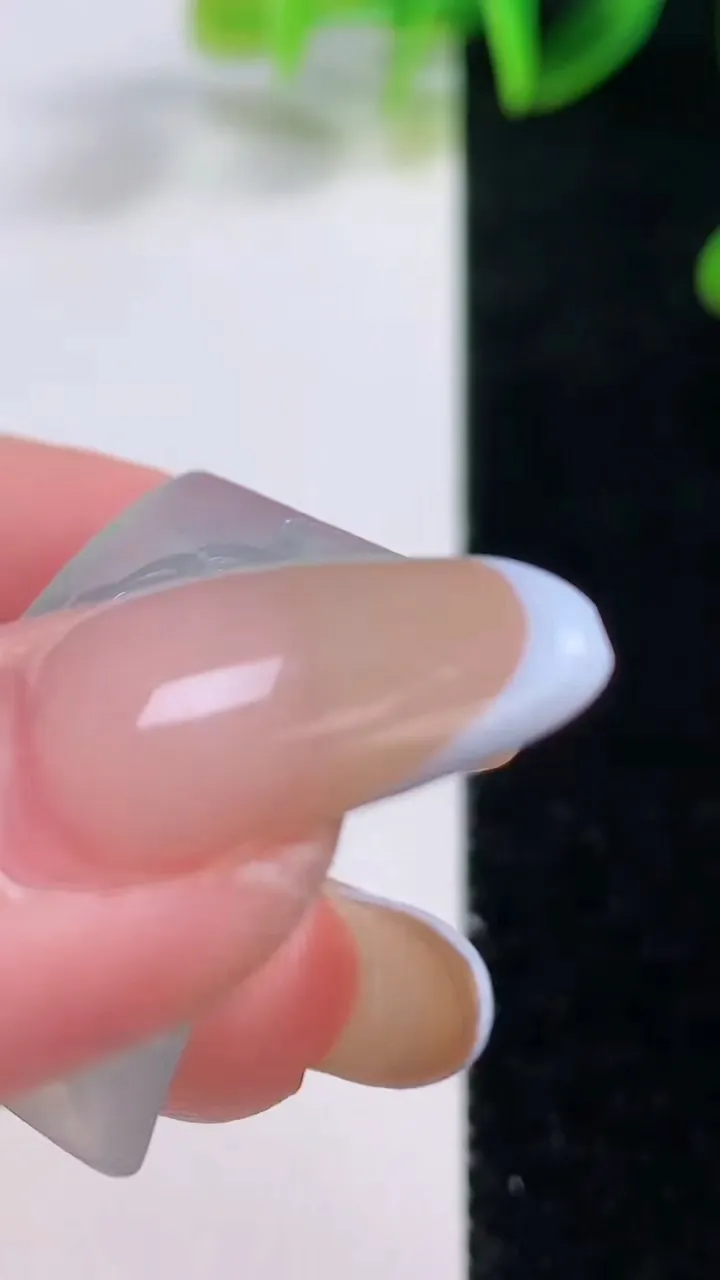 天然A货翡翠大展宏图 老鹰吊坠，尺寸27.6-16-5.3，重量:5.62g
11月19日