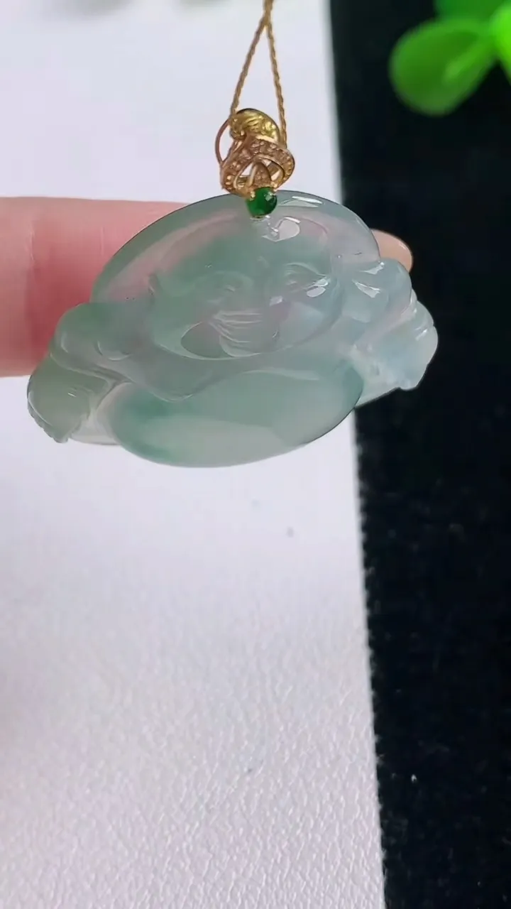 天然A货翡翠种飘花佛公吊坠，尺寸29.2-31.3-5.6，重量:8.23g
11月19日