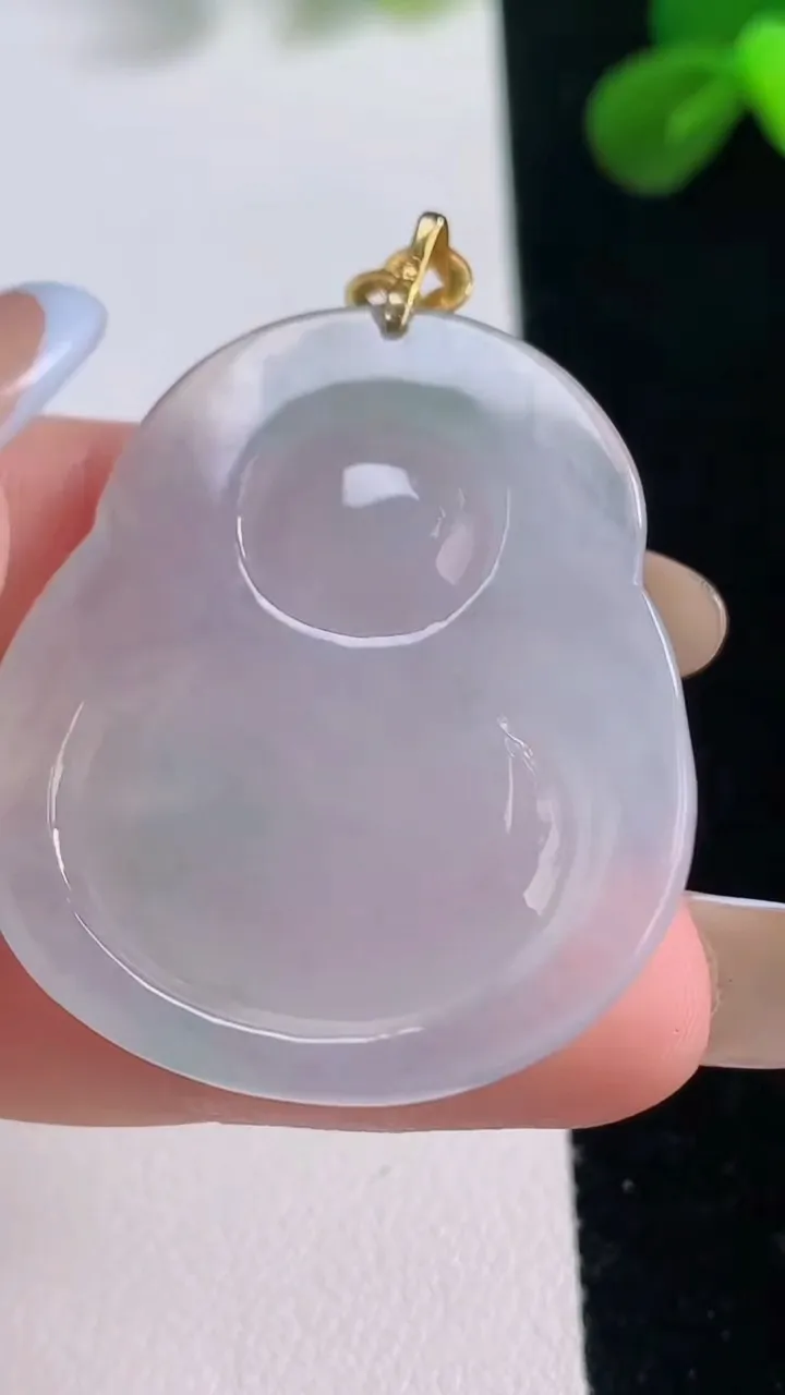 天然A货翡翠种飘花财神爷吊坠，尺寸36.7-31.7-5.6，重量:12.20g
11月19日