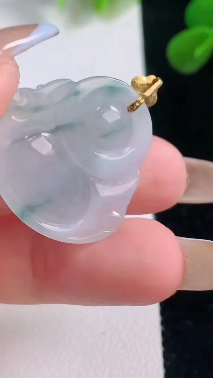 天然A货翡翠18K金飘花佛公吊坠，尺寸25-26.3-5.9，重量:6.16g
11月19日