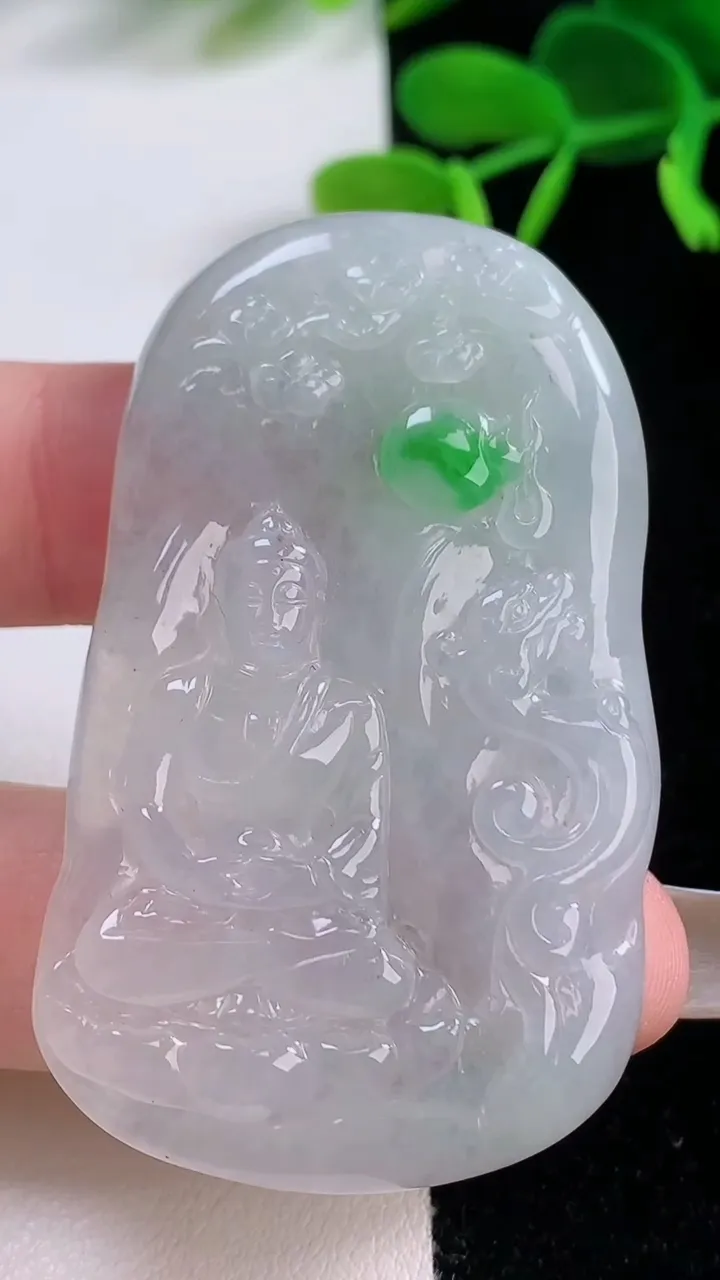 天然A货翡翠大日如来吊坠，尺寸53.5-32.6-6.2，重:25.45g
11月19日