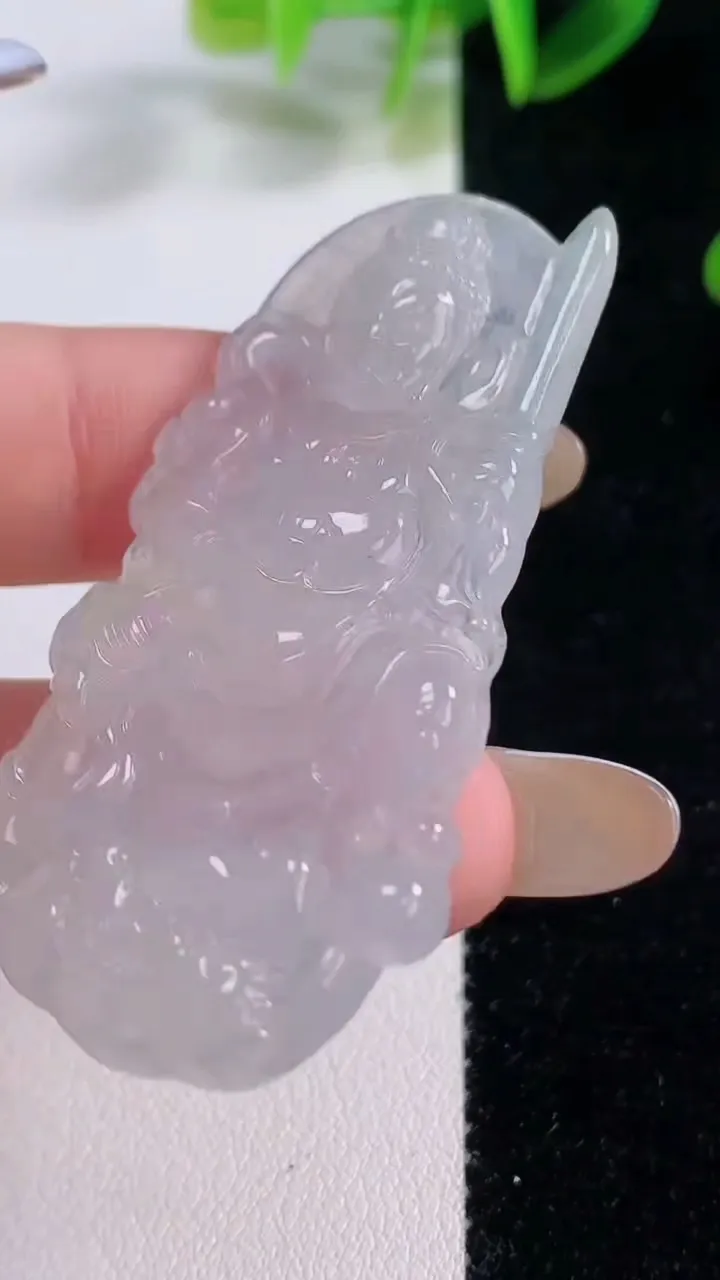 天然A货翡翠不动明王吊坠，尺寸53.4-28.8-3.8，重量:11.82g
11月19日