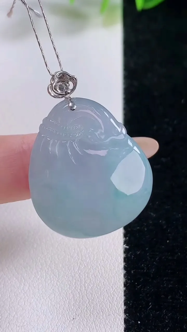 天然A货翡翠18K金紫罗兰福袋吊坠，尺寸25.8-23.4-10.3，重量:11.29g
11月19日