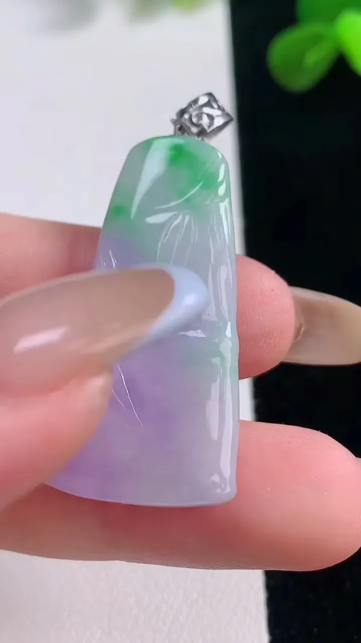 天然A货翡翠18K金春带彩紫罗兰节节高升 竹节吊坠，尺寸36-17-4.7，重量:6.90g
11月19日