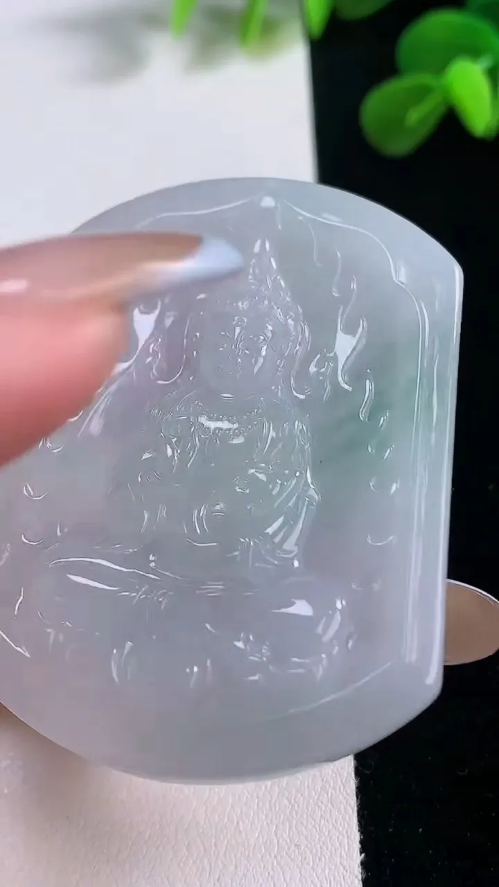 天然A货翡翠观音菩萨吊坠，尺寸55-42.3-5.5，重量:27.19g
11月19日